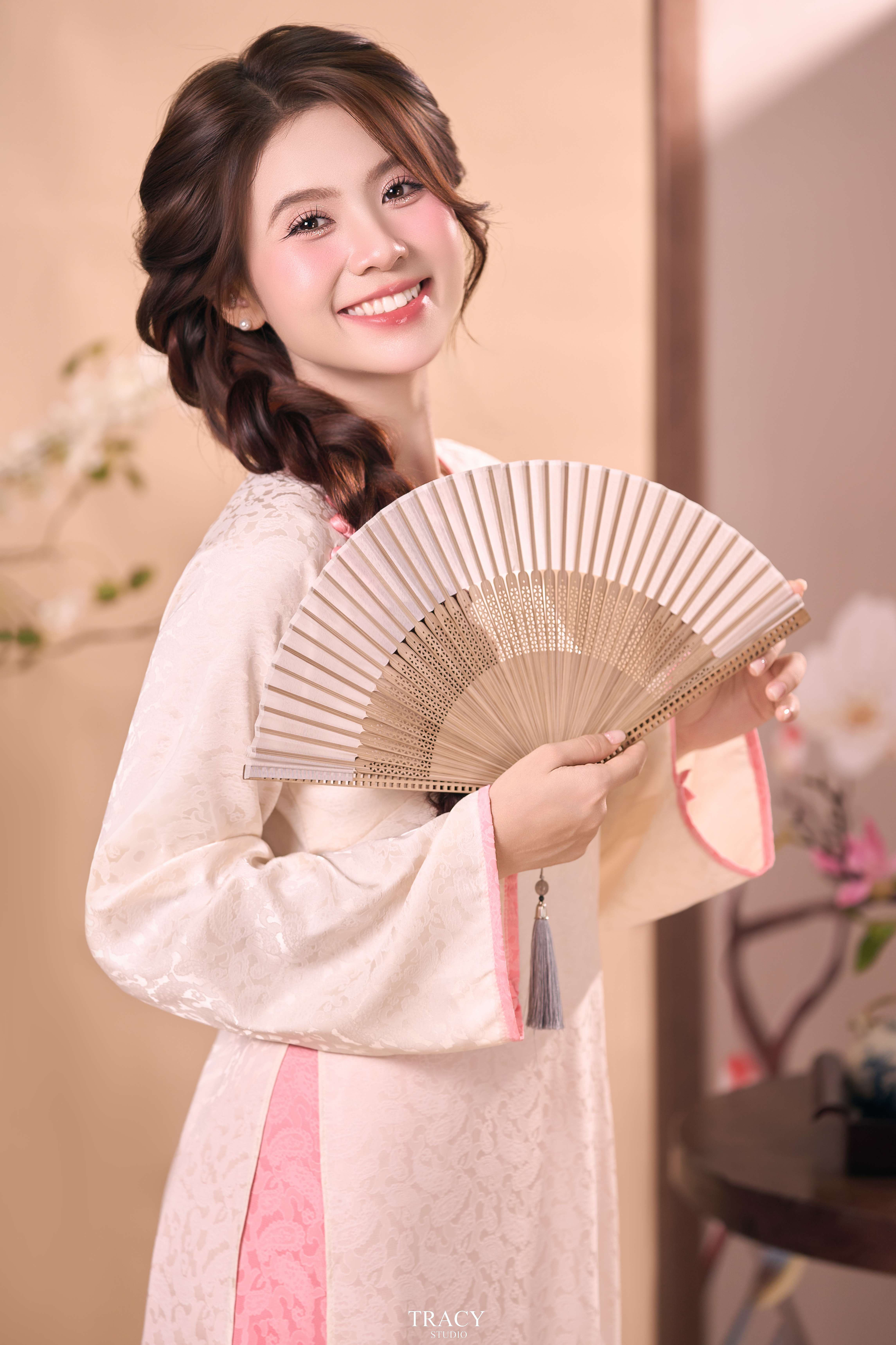 frontend/img/gallery/anh-tet-yem-ao-dai/tracy-studio-chup-concept-tet-me-con (8).jpg